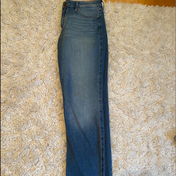 Hollister Jeans - Picture 2 of 3